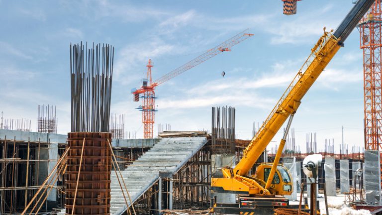 Reasons to Hire a Crane Service for Your Next Project in Illinois